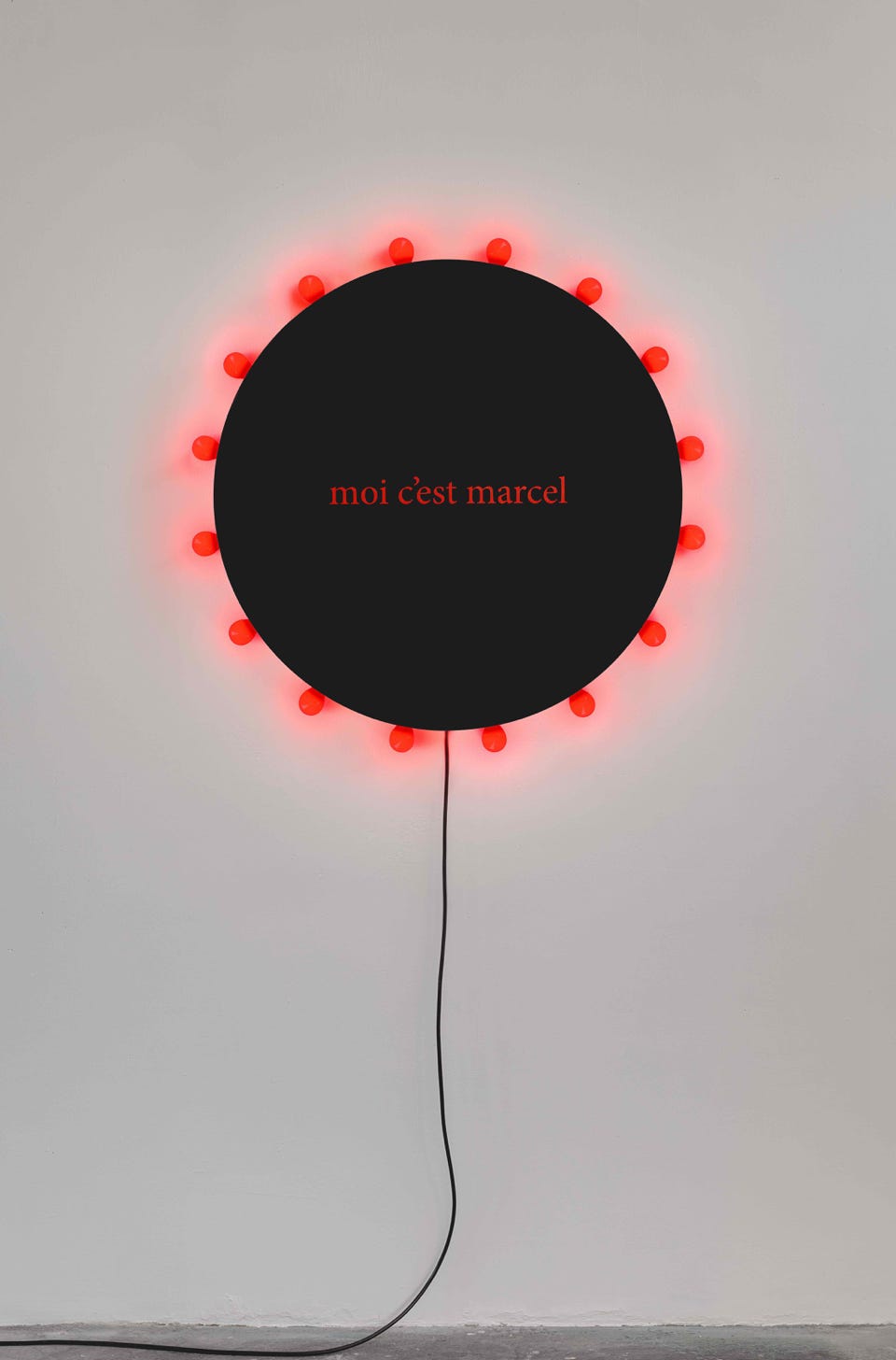 moi-c-est-marcel-marcel-devillers-tableau-art-contemporain-ampoules-rouges-lumiere